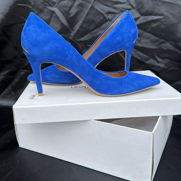 New Calvin Klein Suede - Picture 3 of 6